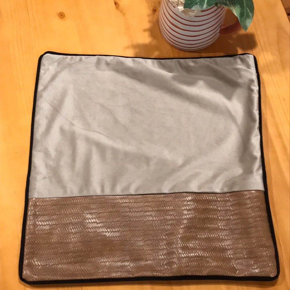 Accent pillow